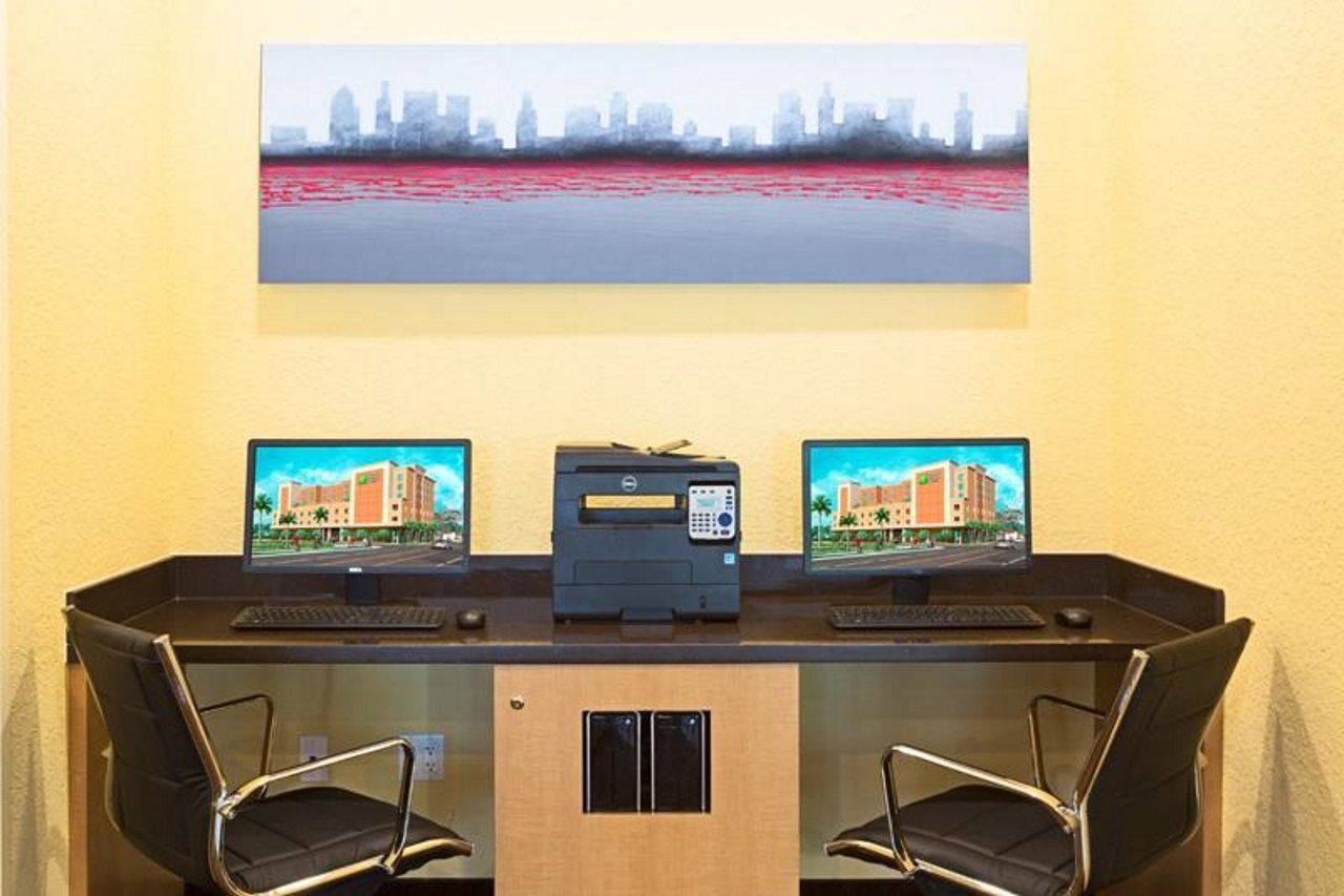 Holiday Inn Express Fort Lauderdale Airport South By Ihg Dania Beach Exterior photo